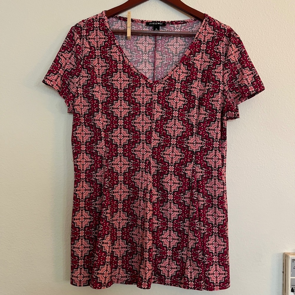 Roz & Ali Womens XL Red Pink Geometric Medallion V-Neck Short Sleeve Blouse Top